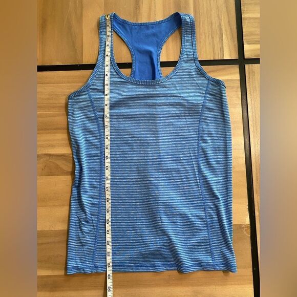 Two medium Danskin tanks‎ - Picture 5 of 9